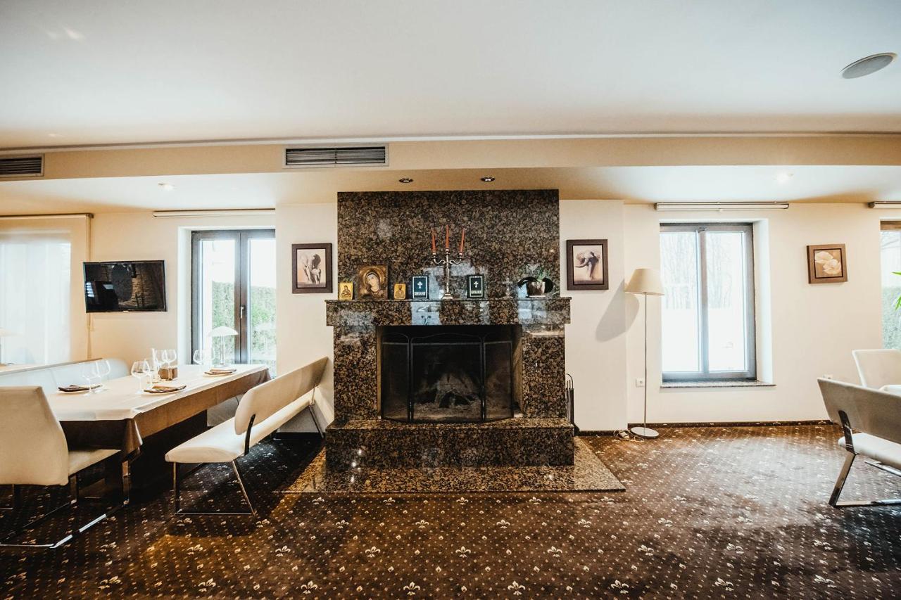 Hotel Villa Ekaterina Vakarel Buitenkant foto
